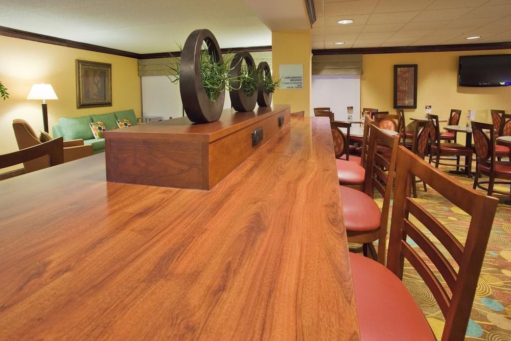 Holiday Inn Express Lynchburg By Ihg Екстер'єр фото