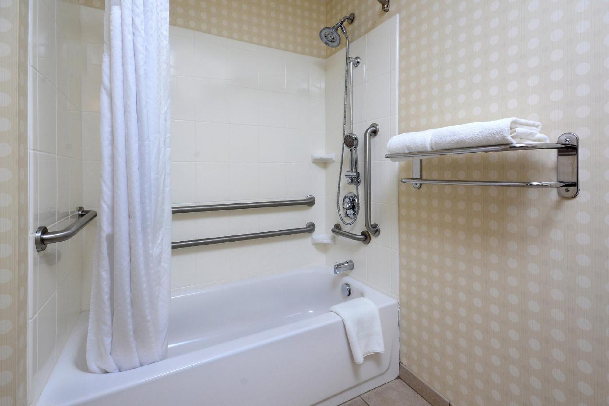 Holiday Inn Express Lynchburg By Ihg Екстер'єр фото